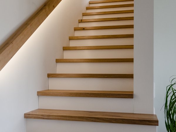 Eichestufen auf Betontreppe